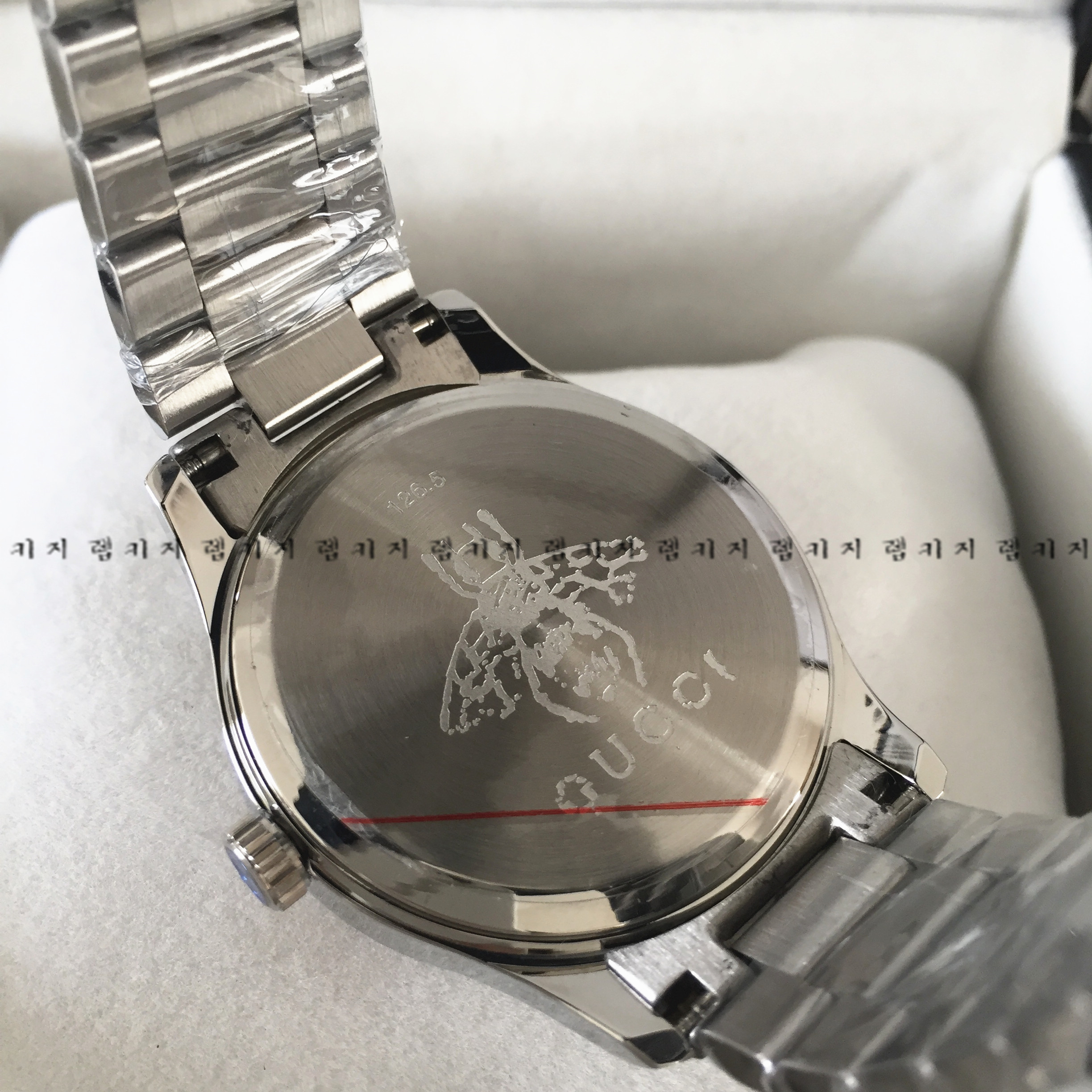 구찌 G타임리스 캣 워치 은장 남성 메탈시계